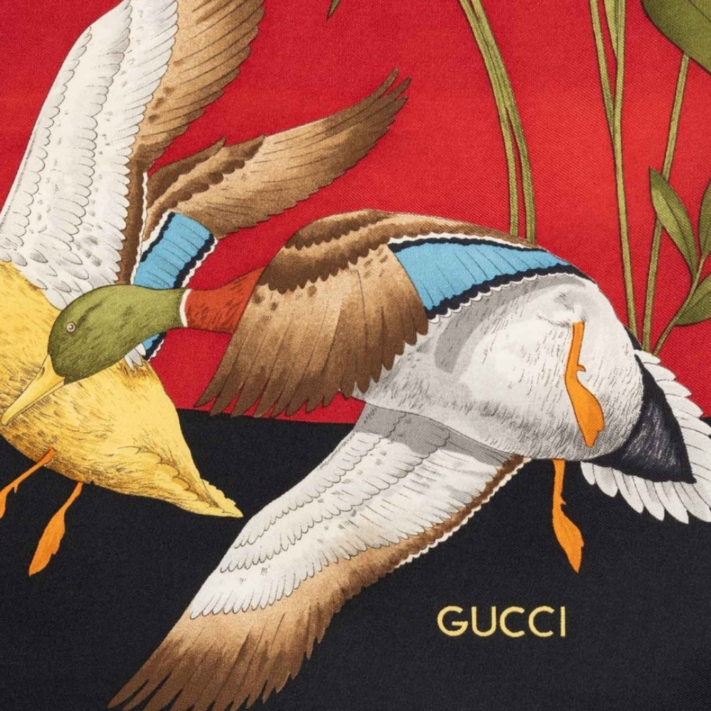 Vintage GUCCI Italy Silk Scarf RARE “Ducks in Flight” Red Navy Wildlife Hunting - Picture 6 of 13